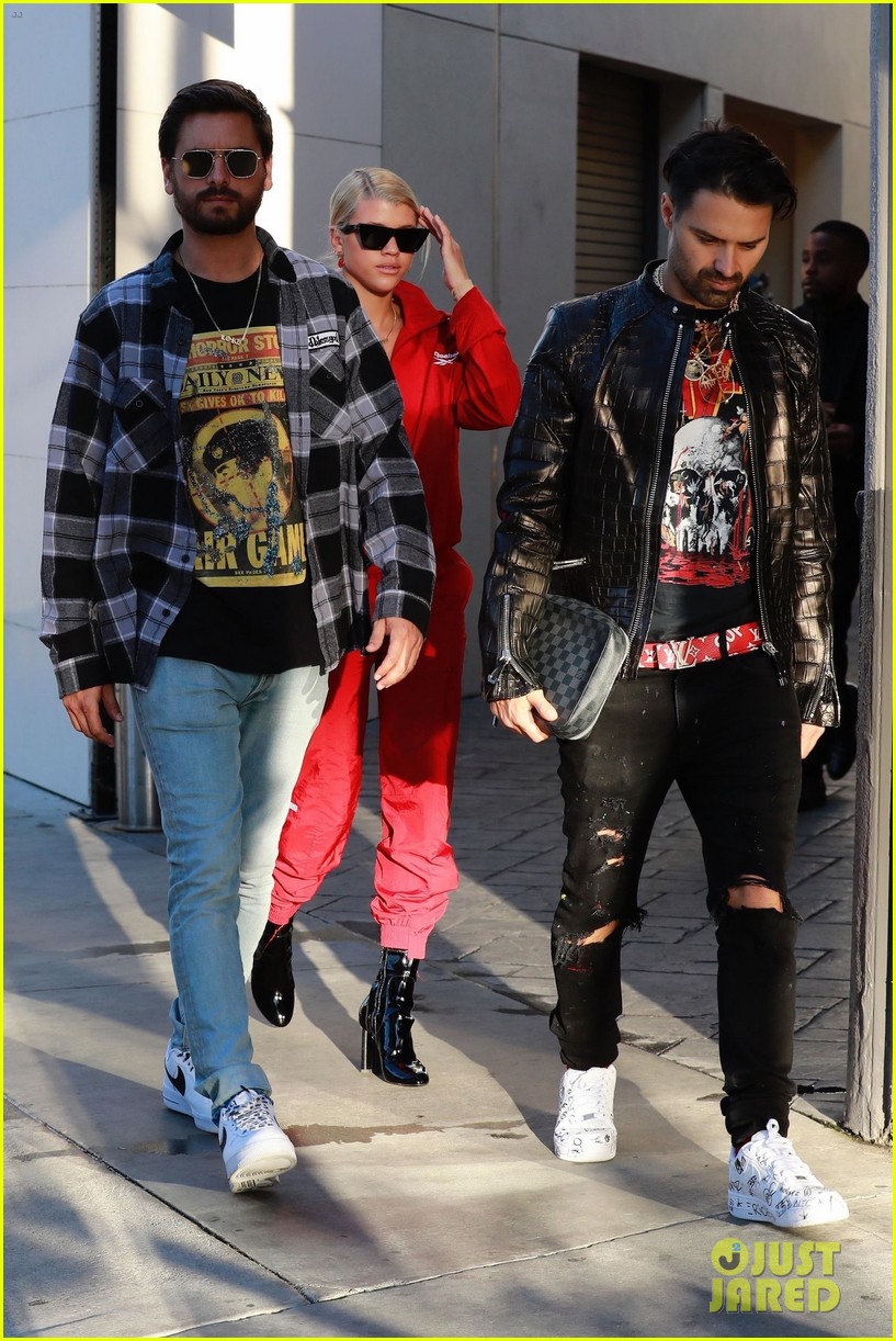 scott disick sofia richie couple up for afternoon shopping spree 06