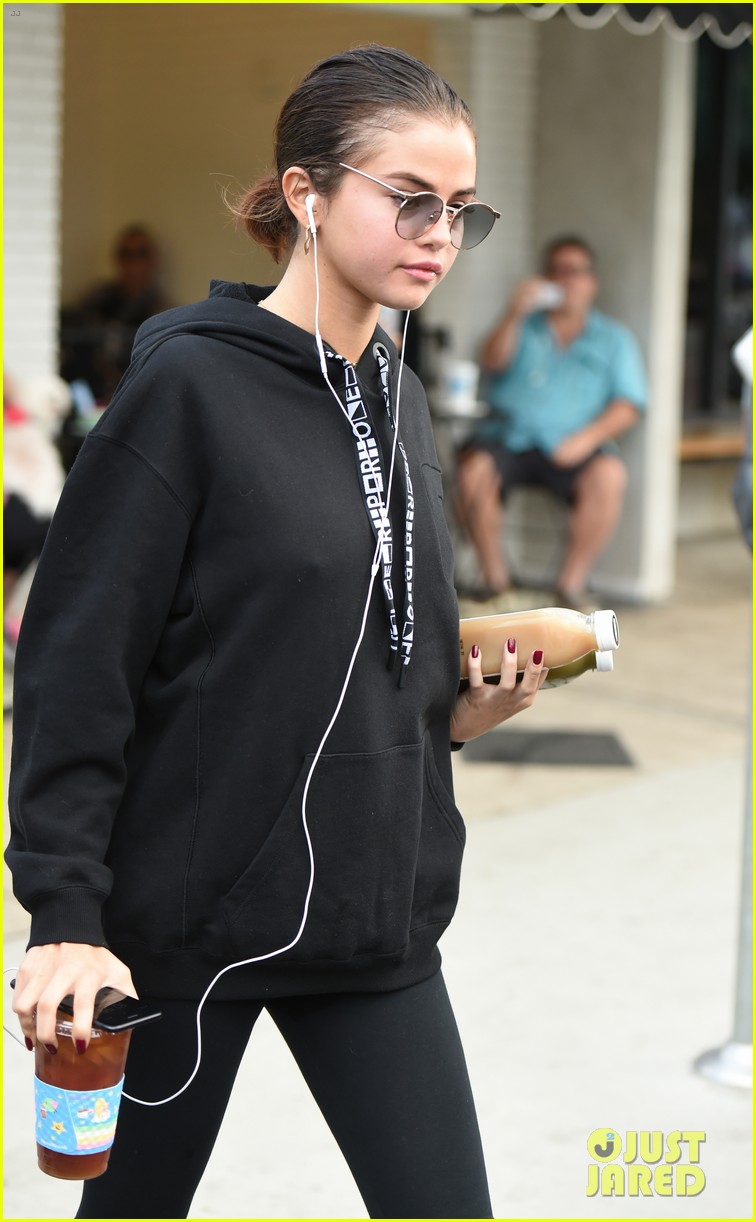 selena gomez gets in a hot yoga sesh after spending time with justin bieber 11