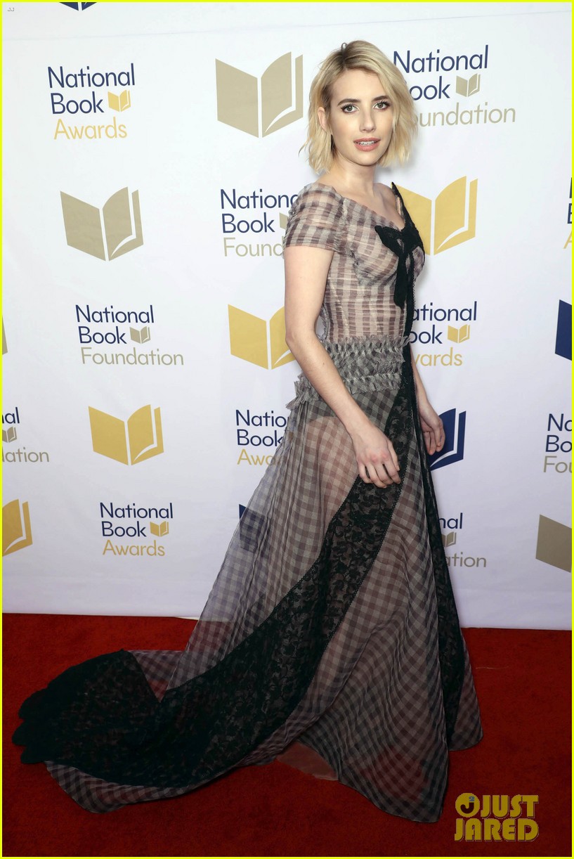 anne hathaway and emma roberts team up for national book awards 2017 03