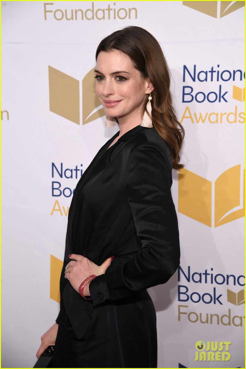 anne hathaway and emma roberts team up for national book awards 2017 11
