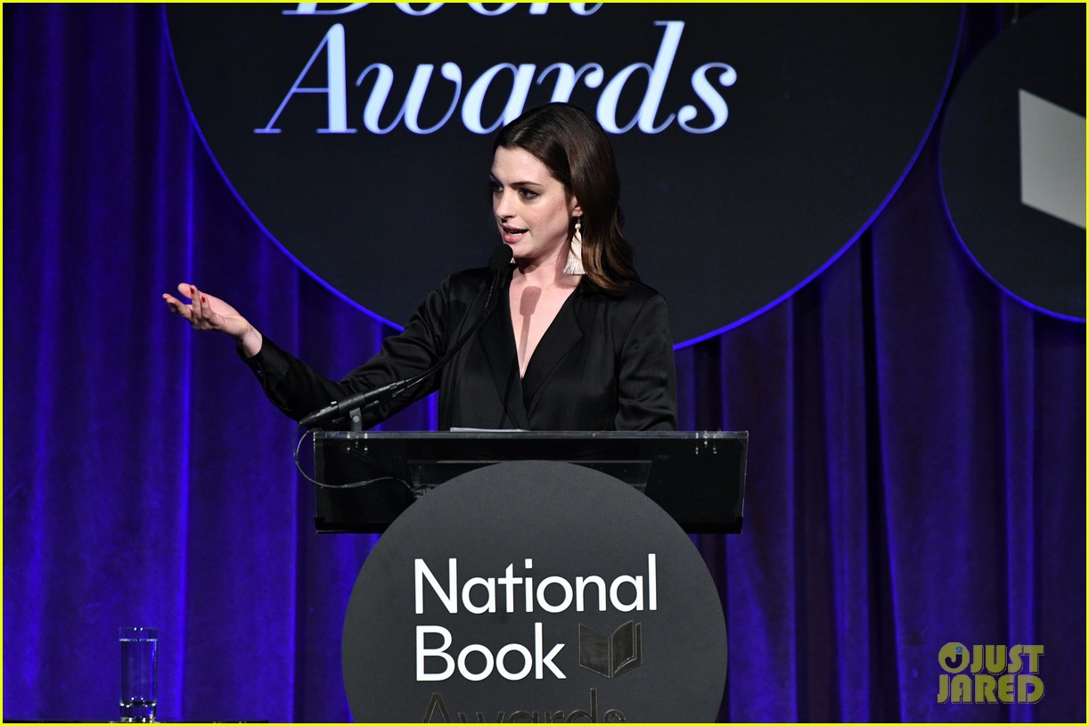 anne hathaway and emma roberts team up for national book awards 2017 12