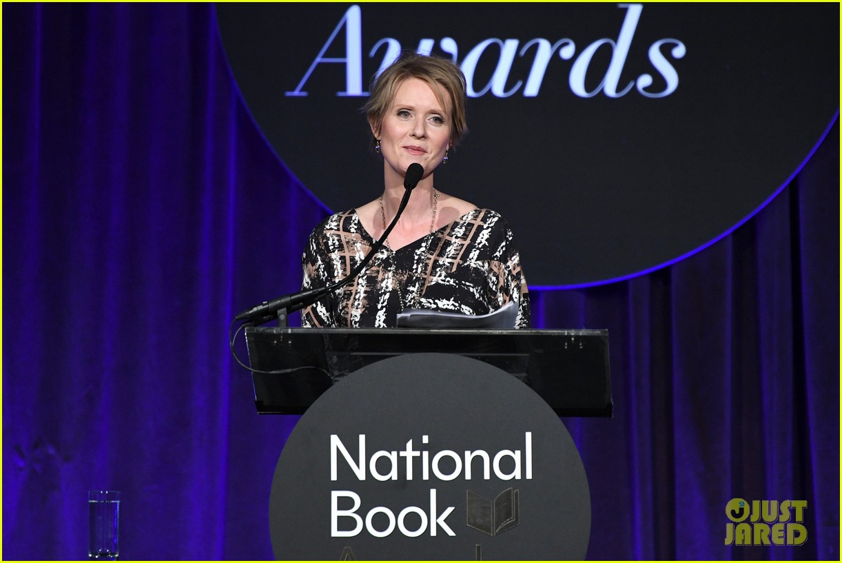 anne hathaway and emma roberts team up for national book awards 2017 14
