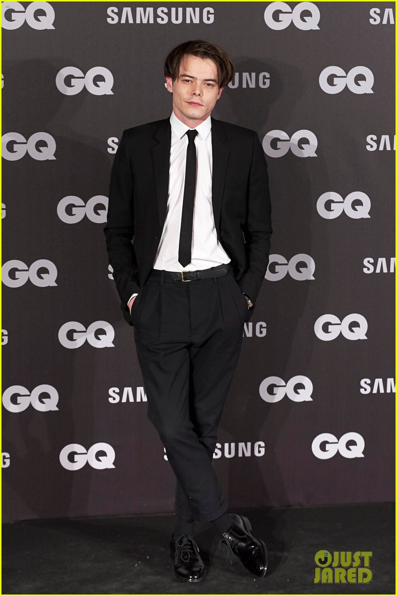 charlie heaton looks dapper at gq men of the year awards 05