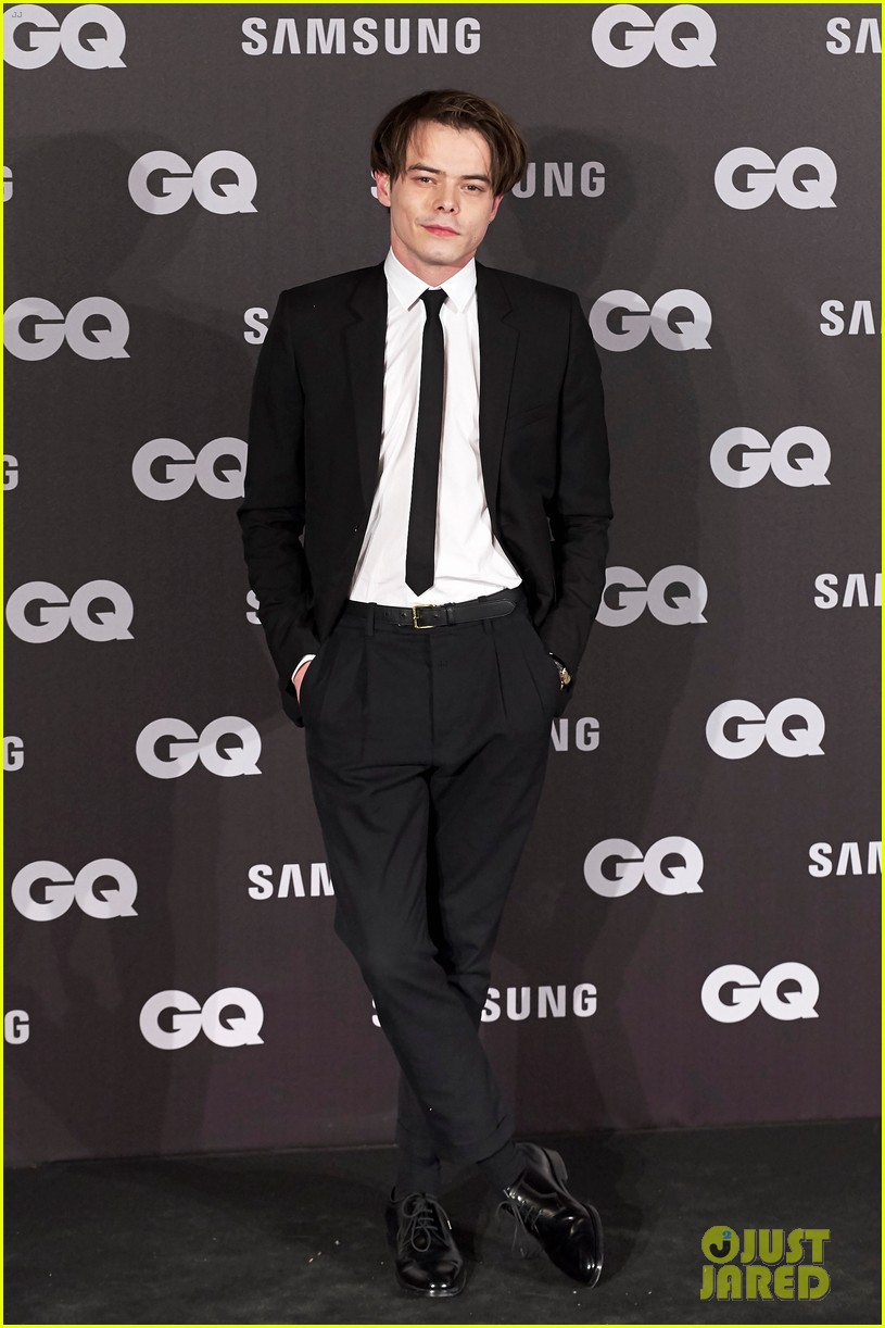 charlie heaton looks dapper at gq men of the year awards 07