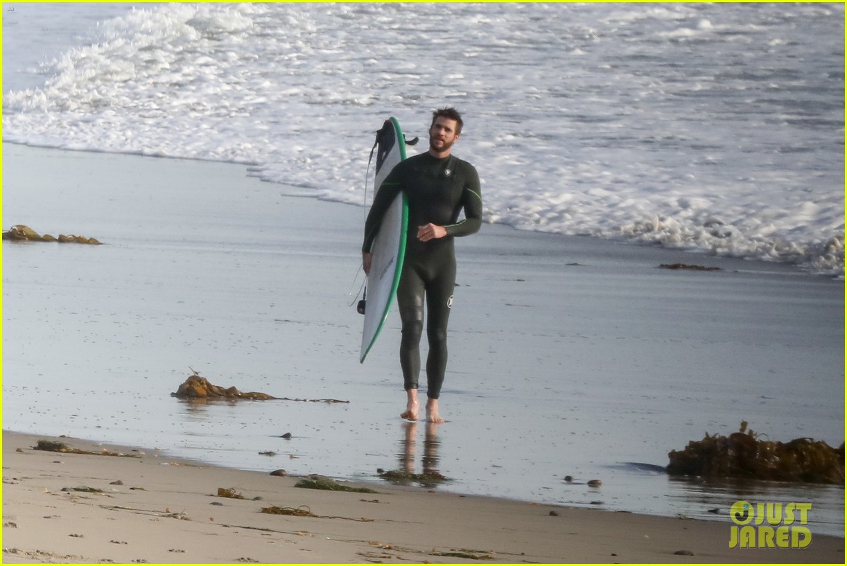 liam hemsworth spends the afternoon surfing in malibu 05
