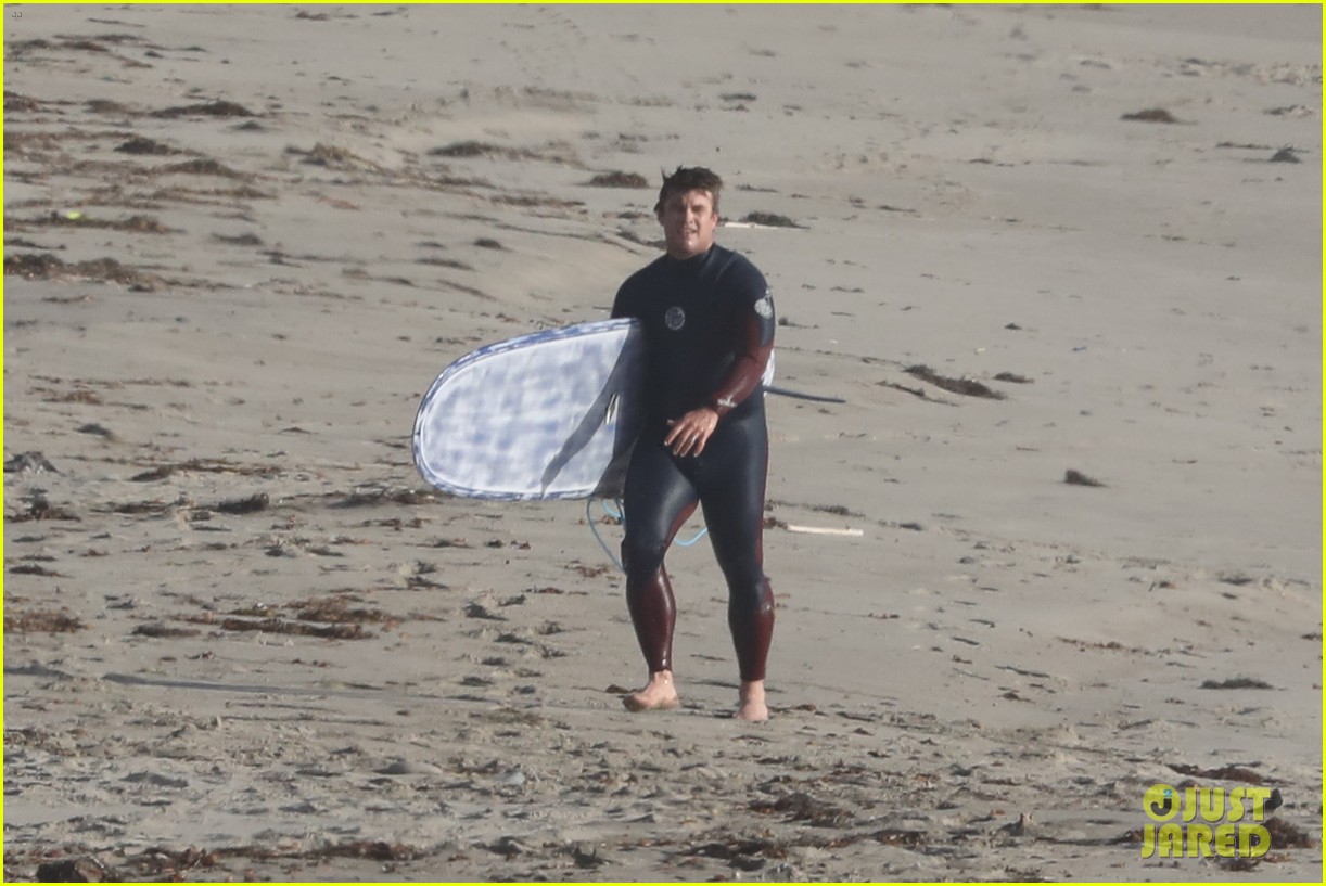 liam hemsworth spends the afternoon surfing in malibu 11