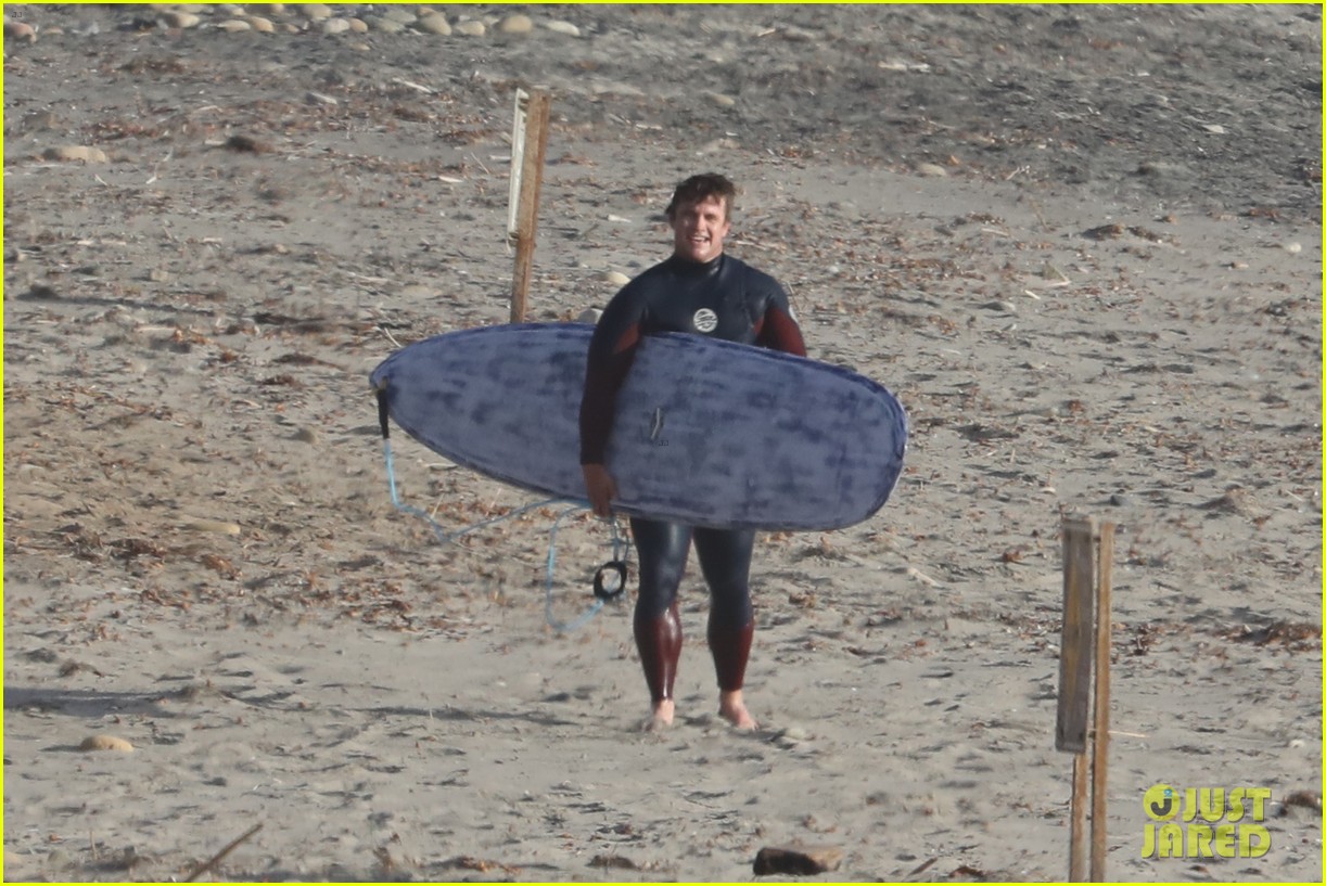 liam hemsworth spends the afternoon surfing in malibu 13