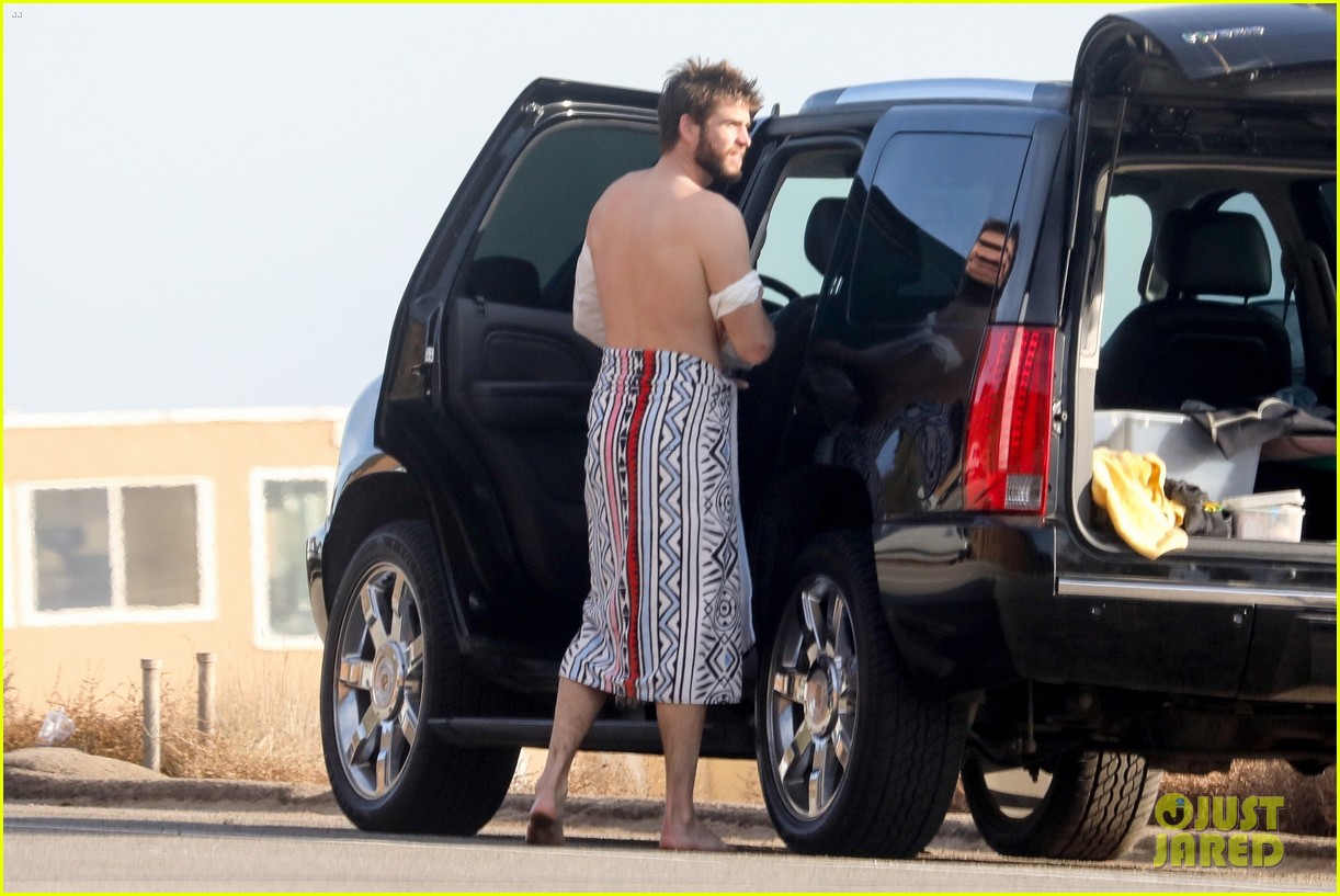 liam hemsworth spends the afternoon surfing in malibu 18