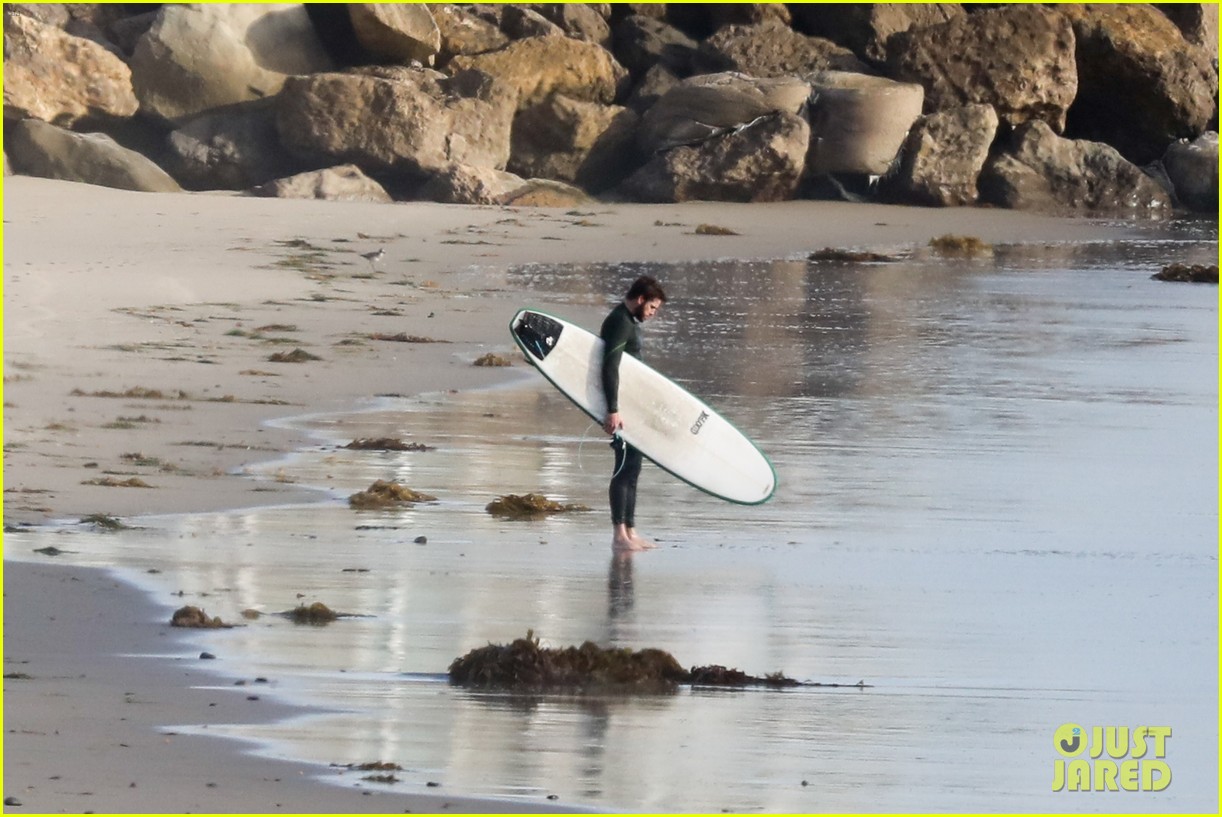 liam hemsworth spends the afternoon surfing in malibu 21