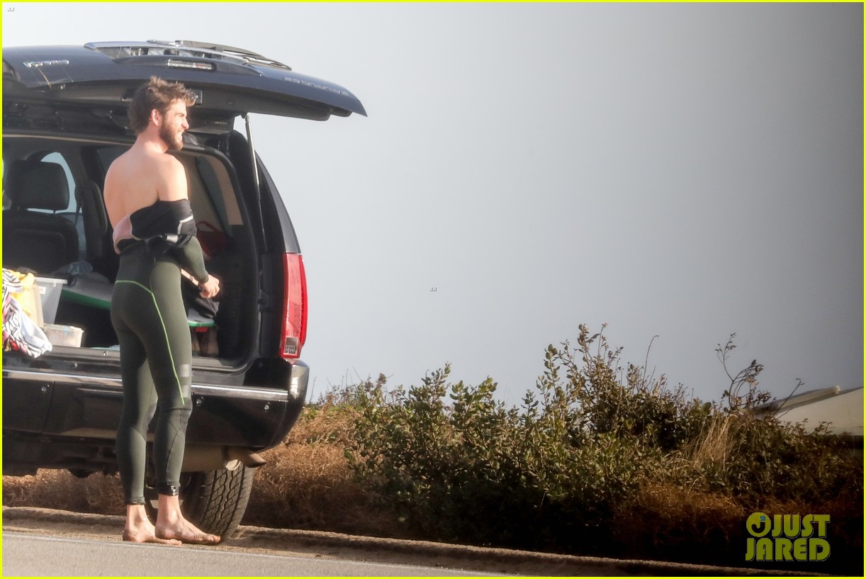 liam hemsworth spends the afternoon surfing in malibu 24