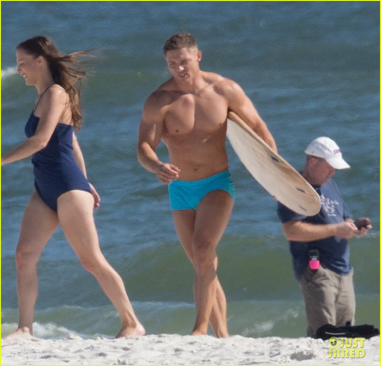 tyler hoechlin wears tiny swimsuit for bigger beach scene julianne hough 04