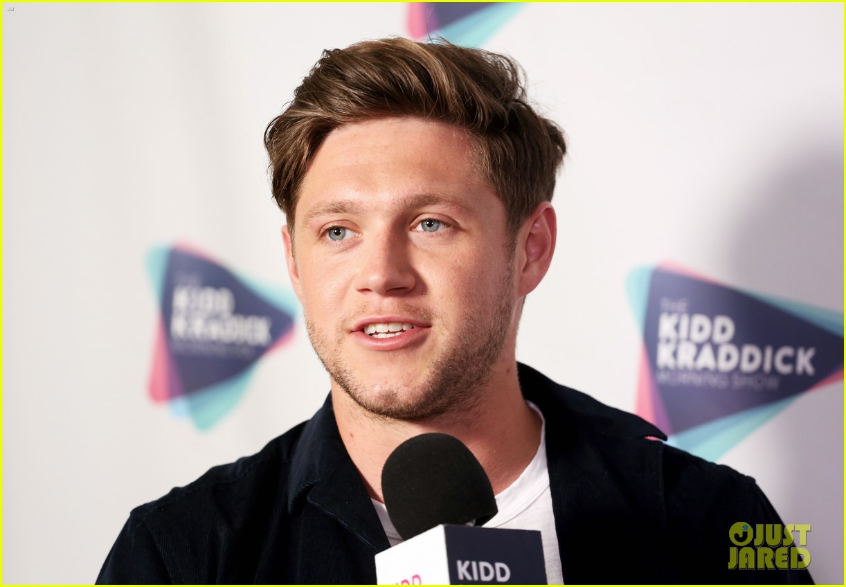 niall horan hailee steinfeld kesha and more hit the red carpet at kiss fms jingle ball 2017 16