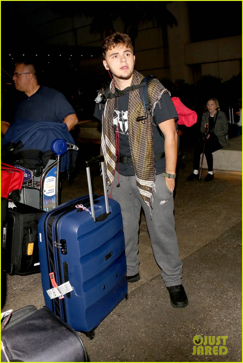 prince jackson arrives back home from switzerland weeks after motorcycle accident 07