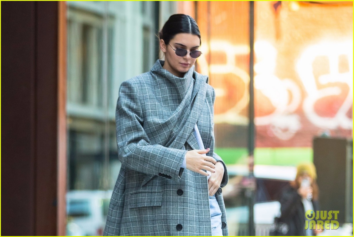 kendall jenner hangs with friends in nyc 12