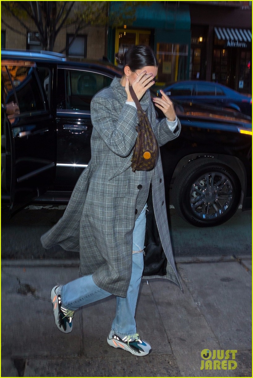 kendall jenner hangs with friends in nyc 20