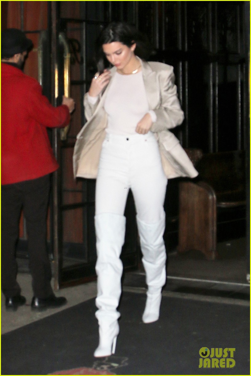 kendall jenner hangs with friends in nyc 41