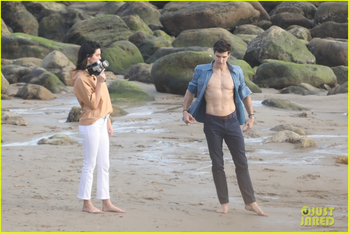 kendall jenner joins hot shirtless guy for beach photo shoot 15