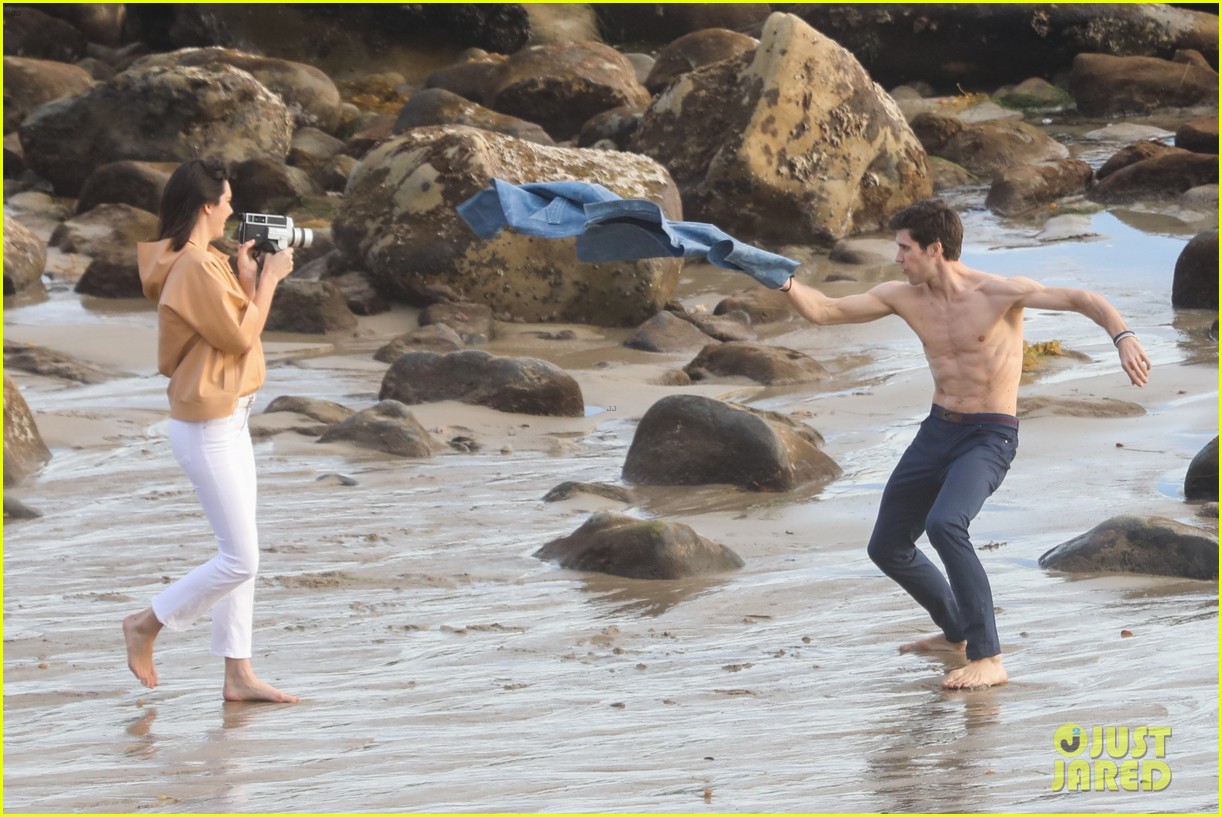kendall jenner joins hot shirtless guy for beach photo shoot 29