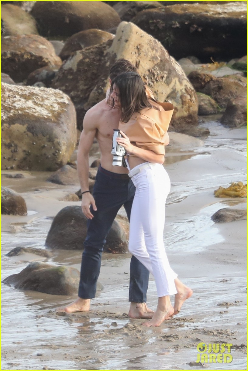 kendall jenner joins hot shirtless guy for beach photo shoot 52