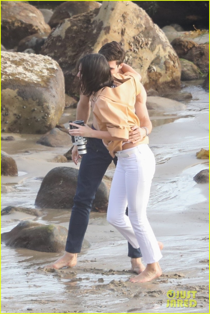 kendall jenner joins hot shirtless guy for beach photo shoot 53