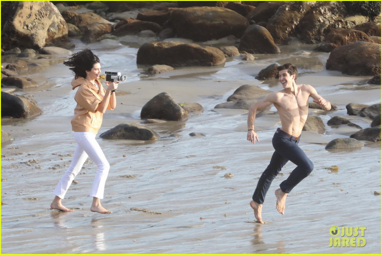 kendall jenner joins hot shirtless guy for beach photo shoot 59