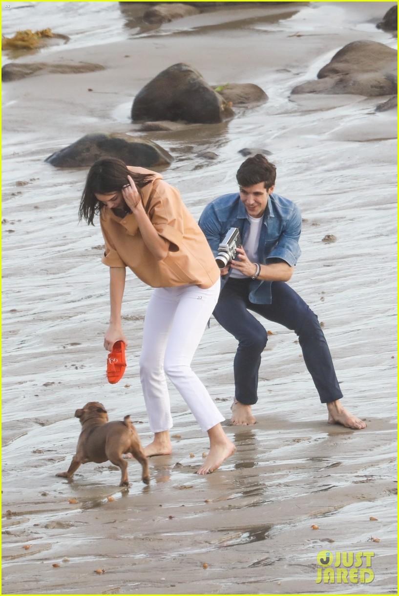kendall jenner joins hot shirtless guy for beach photo shoot 67