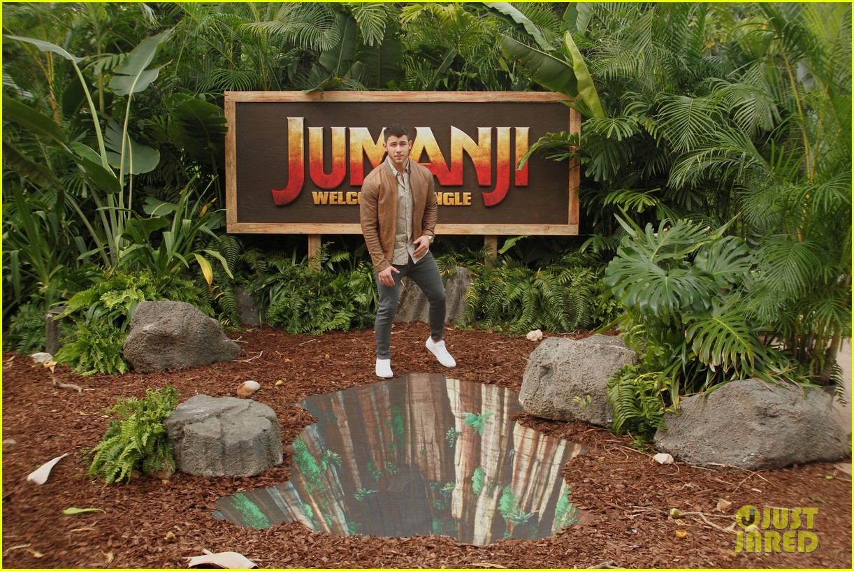 dwayne johnson nick jonas promote jumanji welcome to the jungle in hawaii 17