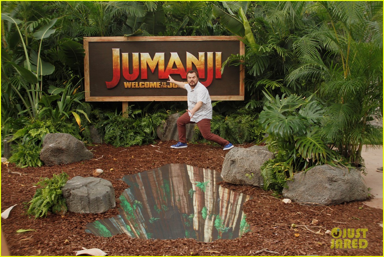 dwayne johnson nick jonas promote jumanji welcome to the jungle in hawaii 20
