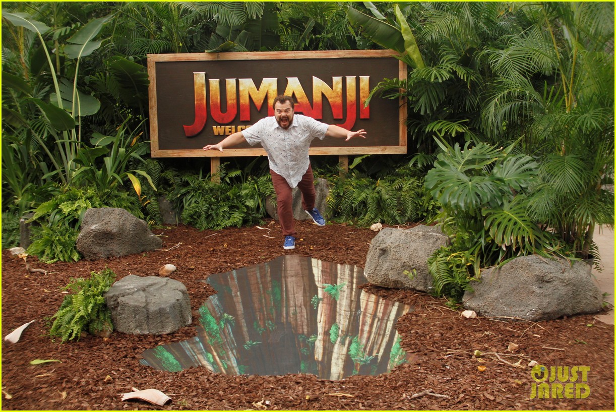 dwayne johnson nick jonas promote jumanji welcome to the jungle in hawaii 22