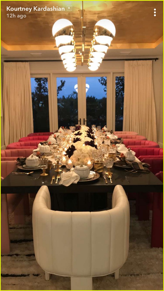 kylie jenner gives inside look at thanksgiving at her house 05