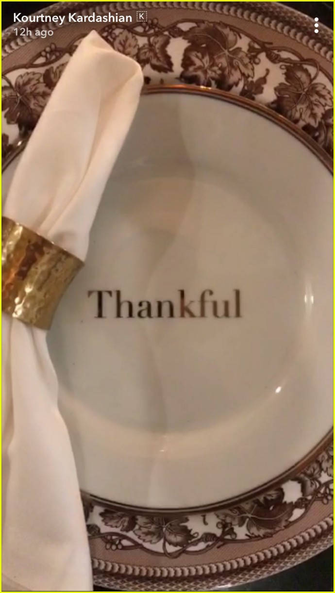 kylie jenner gives inside look at thanksgiving at her house 08