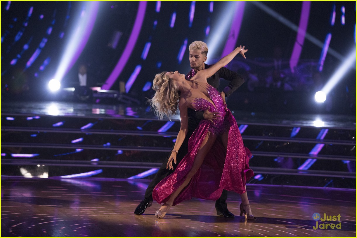 lindsay arnold win dwts25 pros praise comments 50