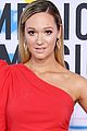 alisha marie goes pretty in red for amas 2017 01