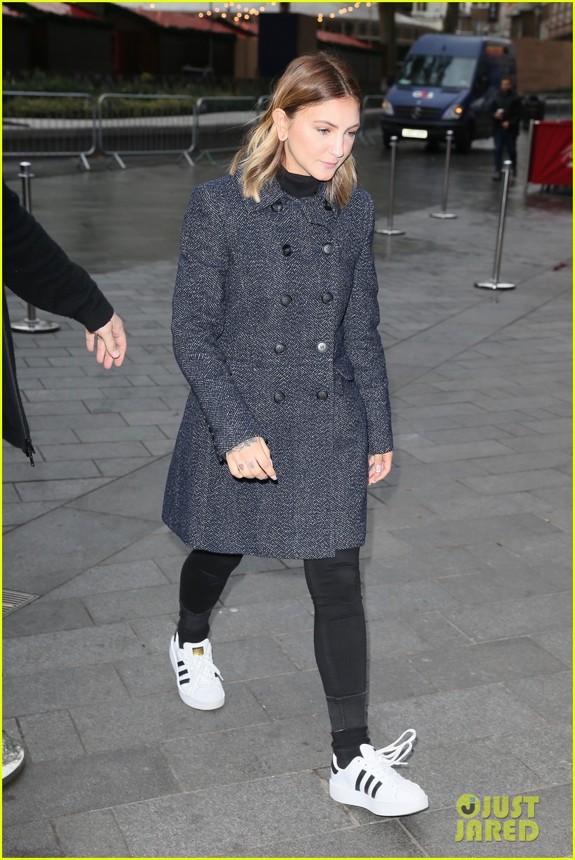 julia michaels enjoys a day out with friends in london 05