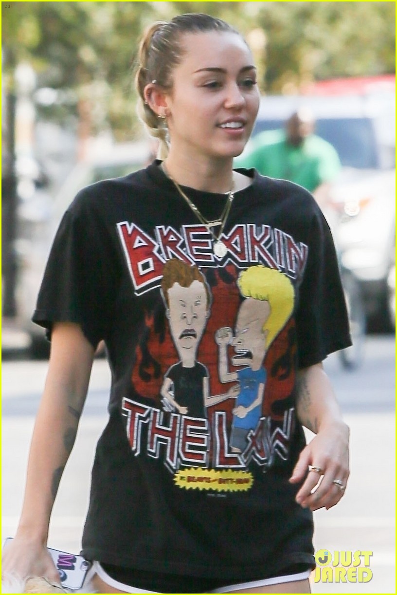 miley cyrus thift store shopping 04