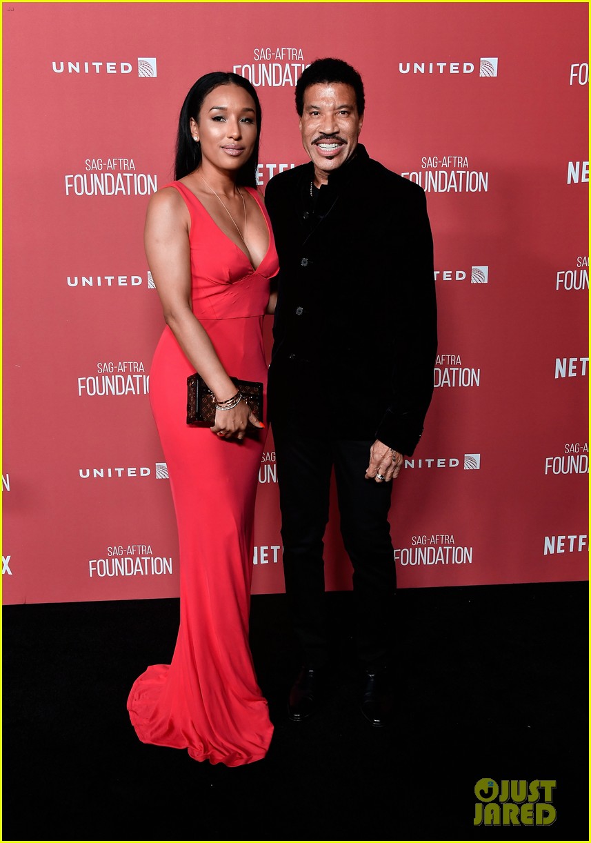 lionel richie and daughter sofia make rare red carpet appearance together 11
