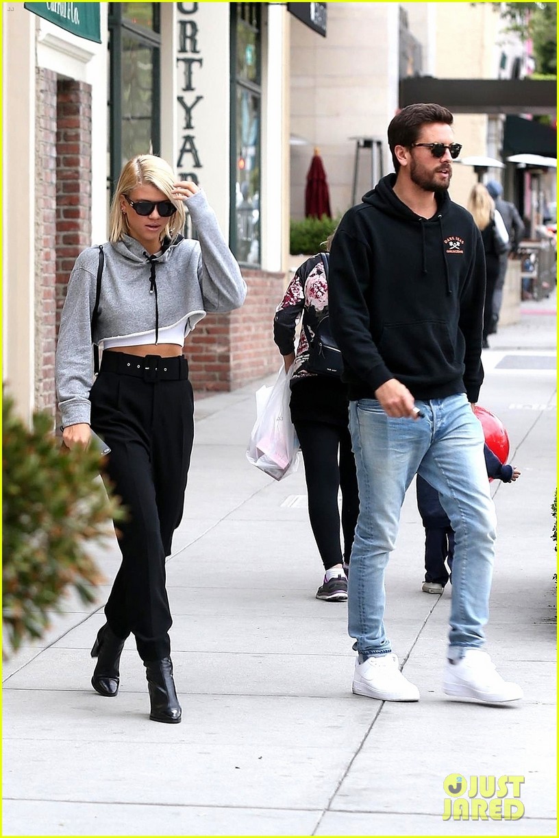 scott disick and sofia richie couple up for calabasas sushi date 07