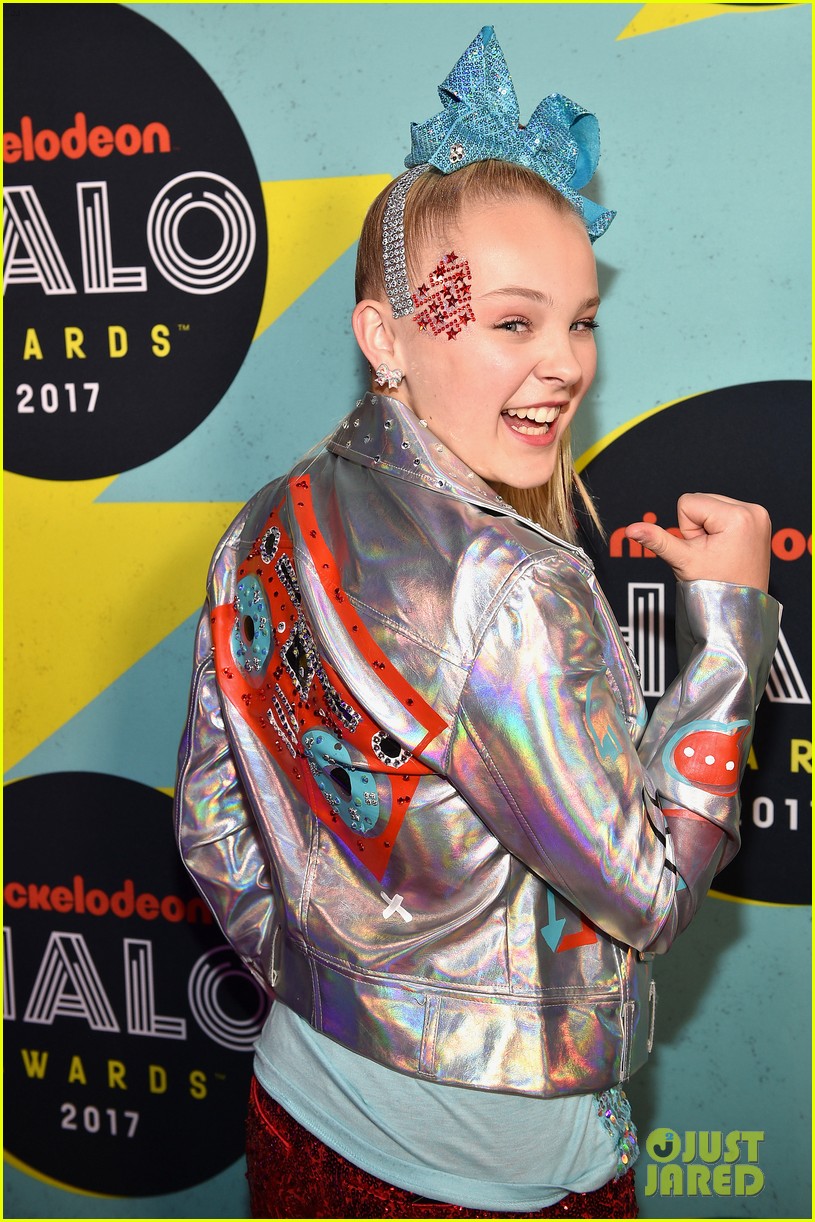 jojo siwa is all about the sequins at the nickelodeon halo awards 2017 04