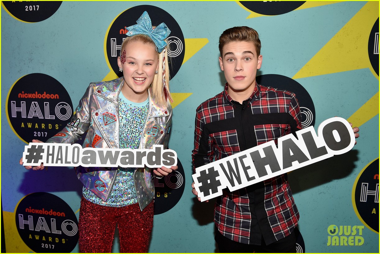 jojo siwa is all about the sequins at the nickelodeon halo awards 2017 06