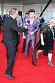 harry styles rocks snazzy purple suit at 2017 aria awards 02
