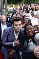 harry styles rocks snazzy purple suit at 2017 aria awards 07