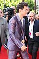 harry styles rocks snazzy purple suit at 2017 aria awards 09