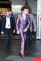 harry styles rocks snazzy purple suit at 2017 aria awards 15