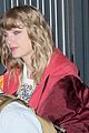 taylor swift celebrates reputation release with fans at nyc pop up shop 07