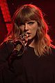 taylor swift saturday night live snakes 02