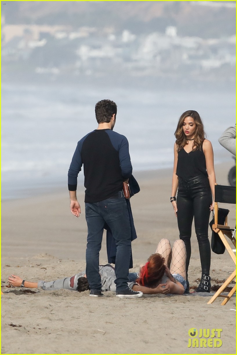 bella thorne hits the beach with shirtless carter jenkins famous in love 24