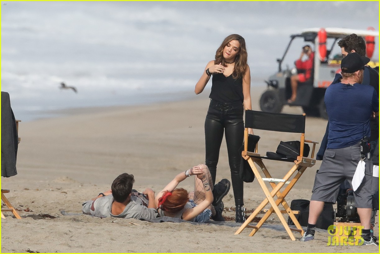 bella thorne hits the beach with shirtless carter jenkins famous in love 25