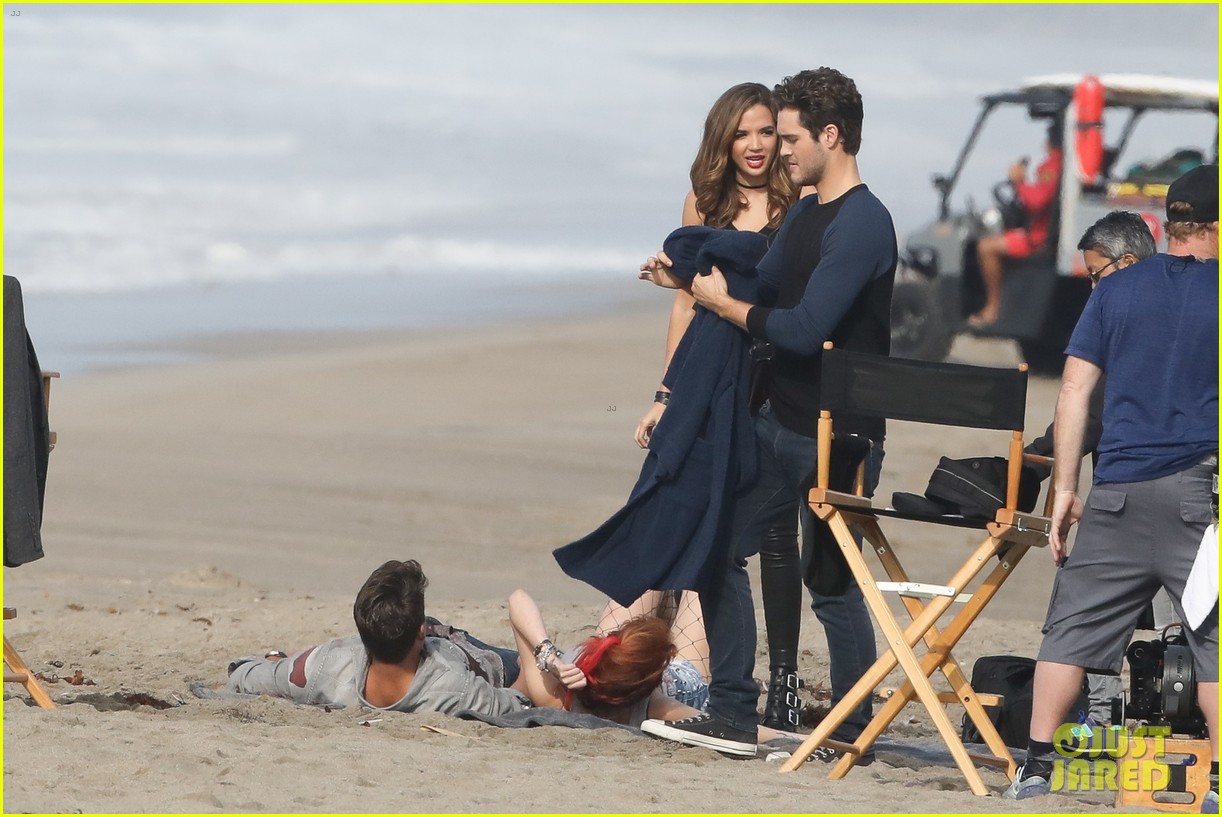 bella thorne hits the beach with shirtless carter jenkins famous in love 26
