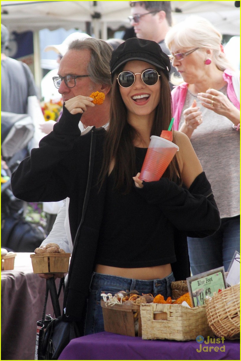 victoria justice developing own show farmers market 01