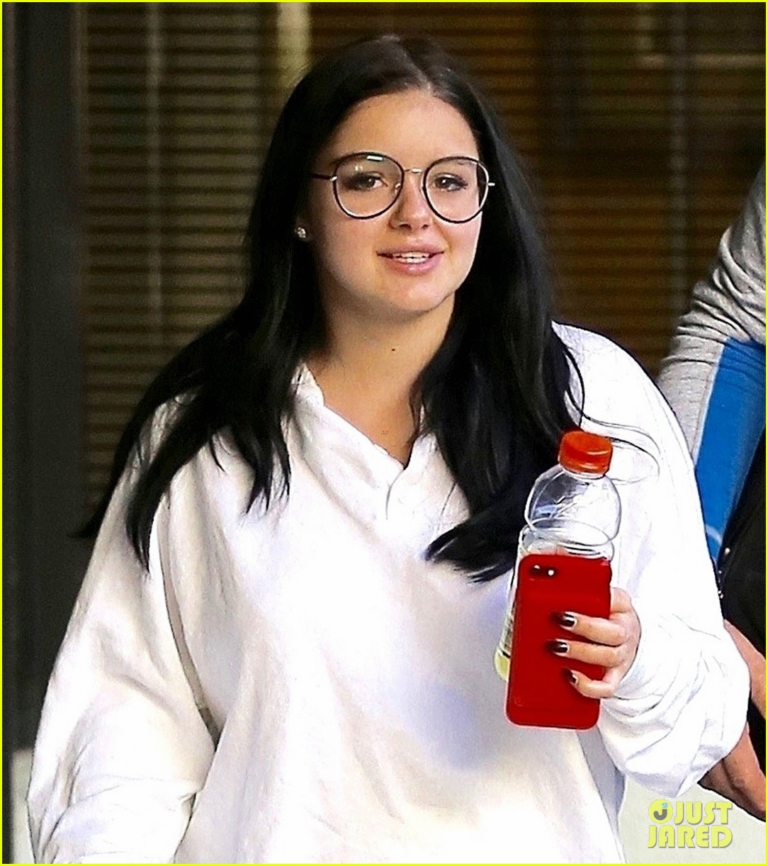 ariel winter is all smiles while spending the day with her dad 02